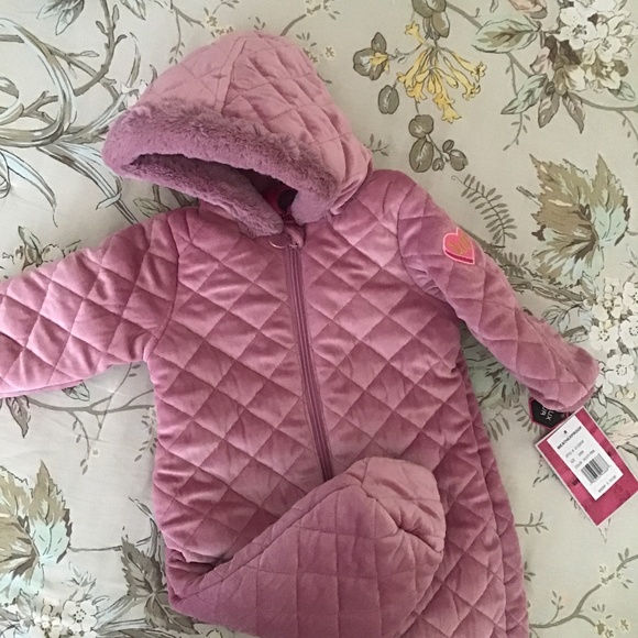 Snowsuit - Picture 1 of 3